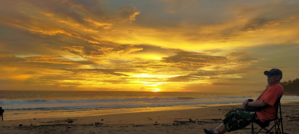 Secangkir kopi dalam Pesona Senja di Pantai Ngantep, Malang Selatan