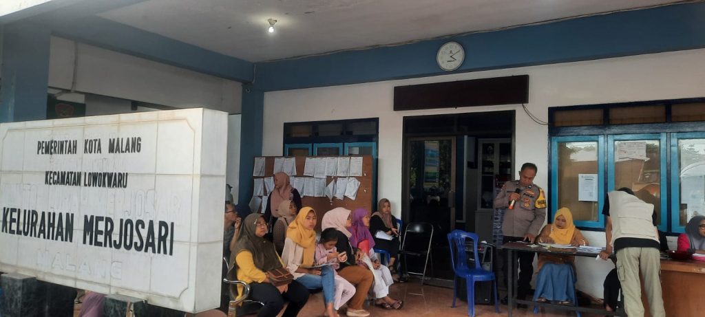 Pembagian Sertifikat Tanah PTSL tahap 4 Kelurahan Merjosari