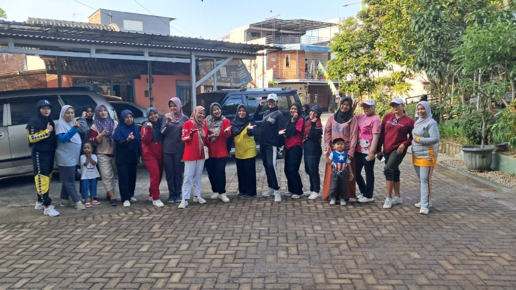 Senam Six Tahes Bersama RT 6 RW XI Kelurahan Merjosari, Kota Malang
