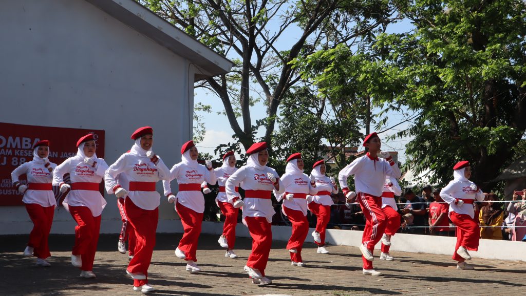 Peringatan HUT RI ke-79 RW XI Merjosari Malang Mengelar Lomba Senan SKJ 88