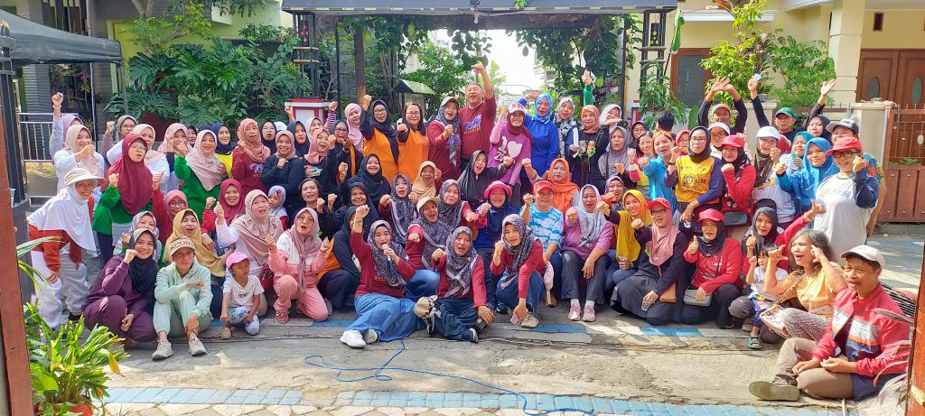 Senam Zumba Bersama Warga RW XI Merjosari Malang