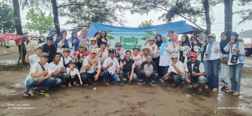 Family Gathering RW XI Merjosari 2024 “Bersatu dalam keberagaman, Maju dalam kebersamaan”