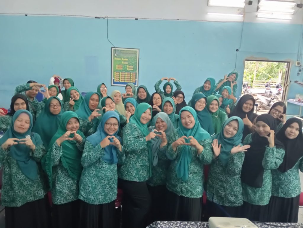 Pertemuan PKK RW XI dan Pelatihan Peningkatan Kompetensi Sekretaris Sukses Digelar