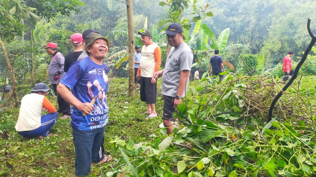 Gugur Gunung Warga RW XI Merjosari dan RW X Karangbesuki: Kolaborasi Menyambut Bulan Suci Ramadhan